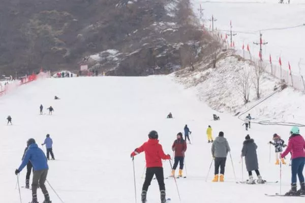 天津玉龍滑雪場和盤山滑雪場哪個好