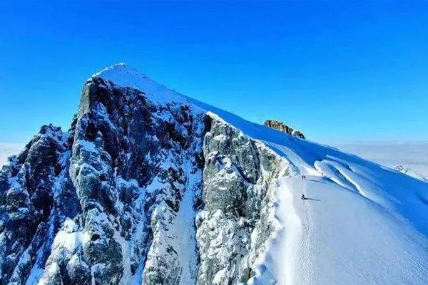 哈巴雪山登山攻略 哈巴雪山最佳登山時間