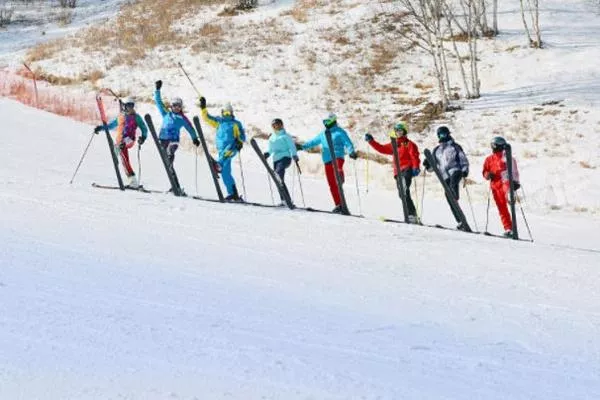 鰲山滑雪場和照金滑雪場哪個好